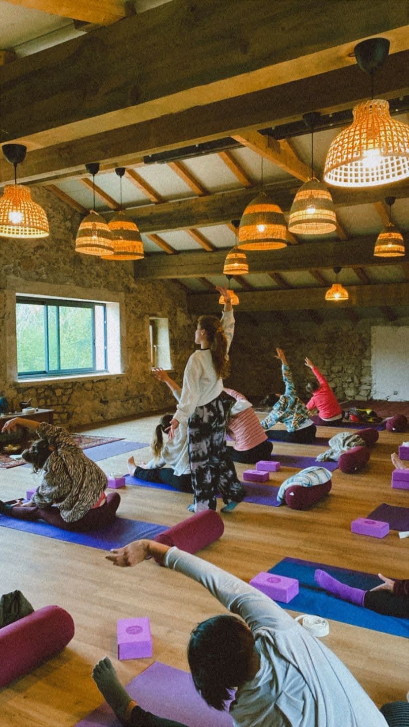 retreat/retreat_yoga-class_1.jpeg