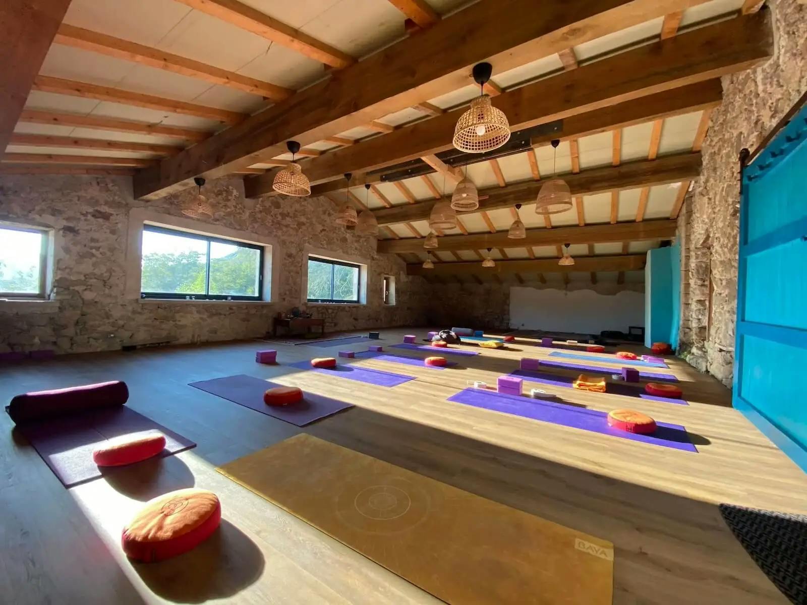 retreat_yoga-room.webp